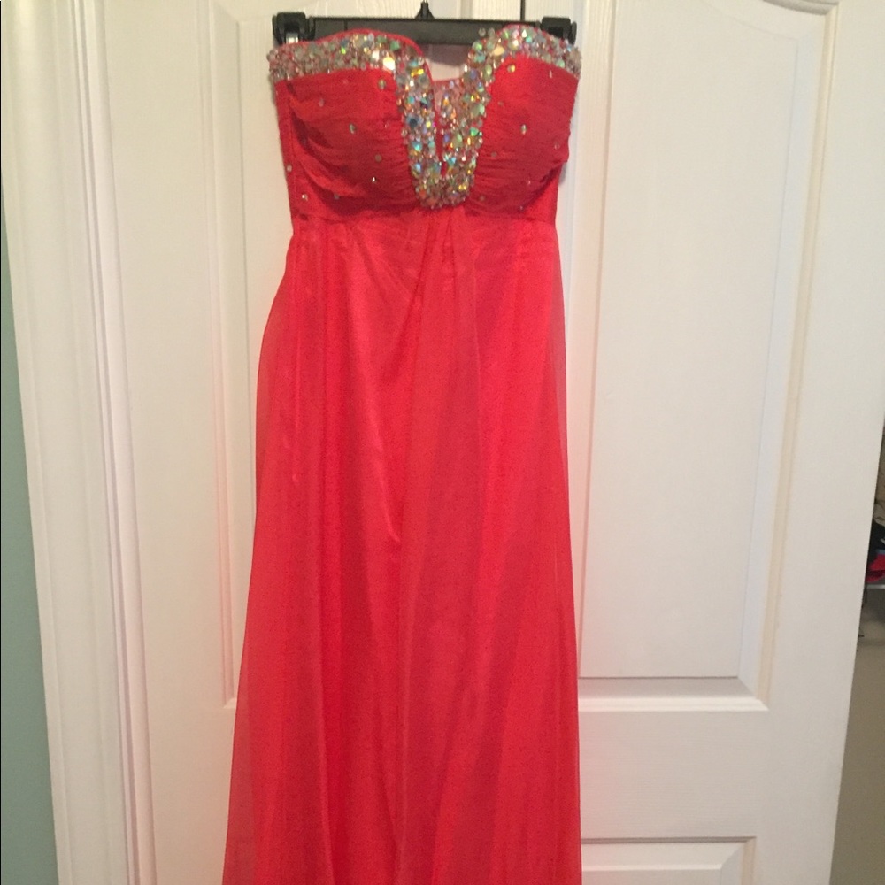 Prom dress - Picture 2 of 8